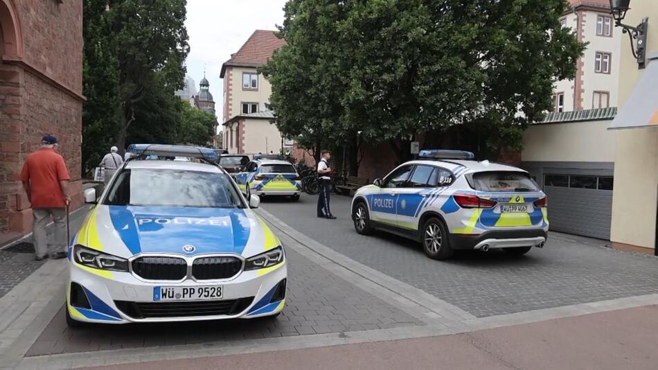 Aschaffenburg: Mann mit Messer gesichtet - Polizei-Grossaufgebot an Schule
