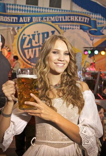 Kerstin Cook auf der Züri-Wiesn 2011