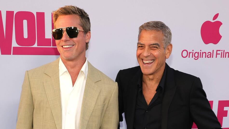 Brad Pitt (l.) und George Clooney liefen am 18. September zusammen über den roten Teppich im TCL ...