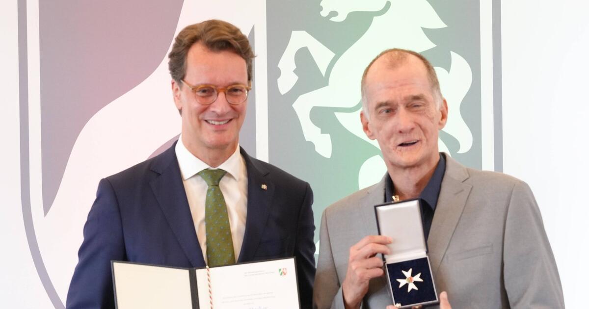 Georg Uecker K mpft Bei Ordensverleihung Mit Den Tr nen GMX CH georg-uecker-k-mpft-bei-ordensverleihung-mit-den-tr-nen-gmx-ch