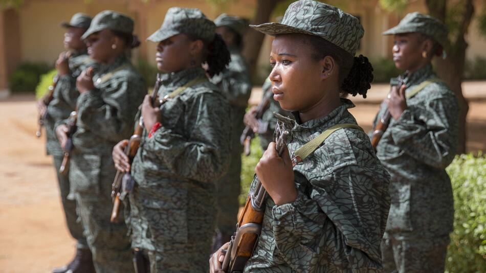 Soldatinnen im Anti - Terrorzentrum . Niamey/Niger