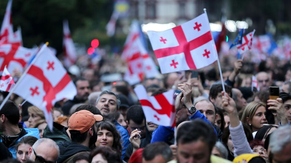 Proteste gegen umstrittenes Gesetz in Georgien