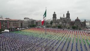 Riesen-Regenbogen für Vielfalt in Mexiko