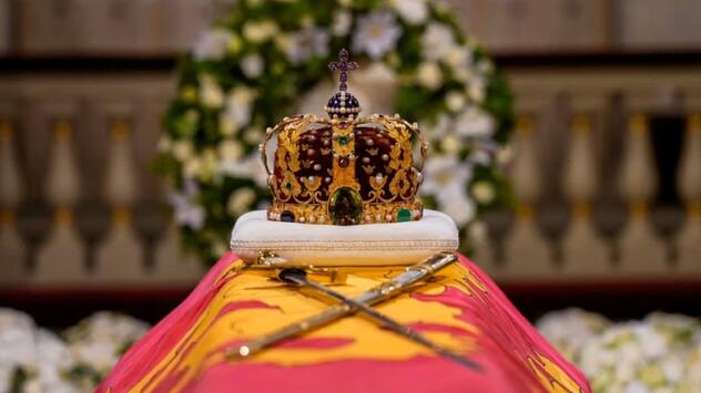 Der Sarg von König Harald V. in der Palastkapelle.