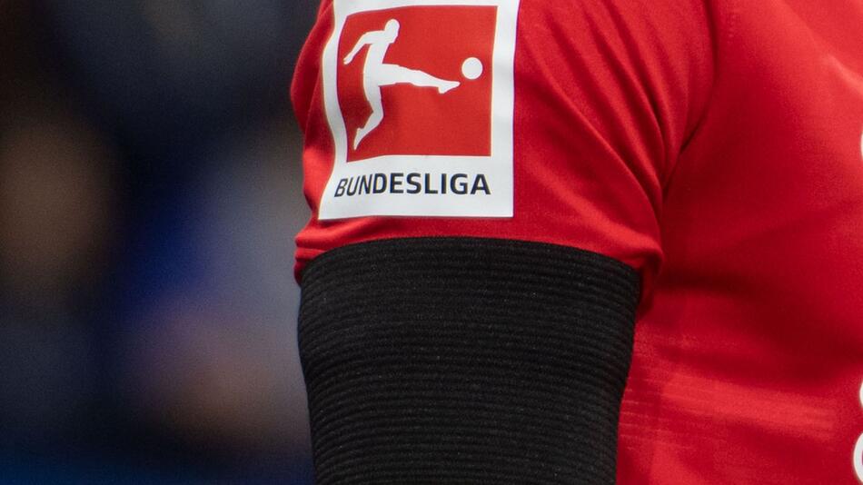 Bundesliga-Logo und Trauerflor