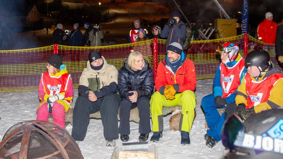 Die norwegischen Royals beim Skitraining: Kronprinzessin Mette-Marit, Kronprinz Haakon und Prinz ...