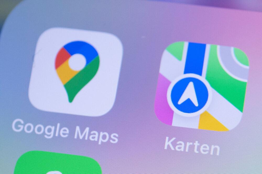 Verschiedene Karten-Apps auf einem Smartphone