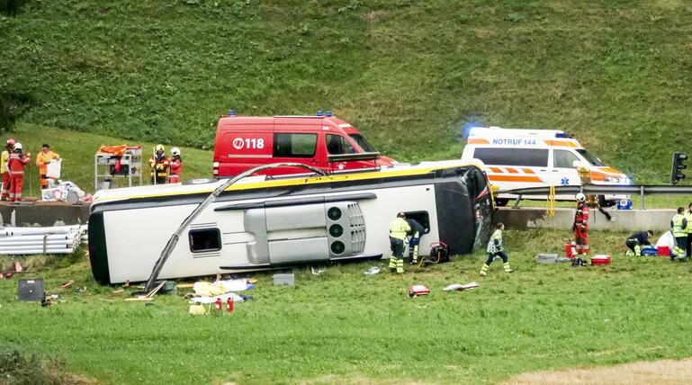 Mehrere Tote bei Busunfall in der Schweiz