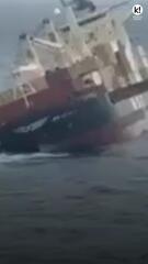Containerschiff gekentert: Umweltkatastrophe droht