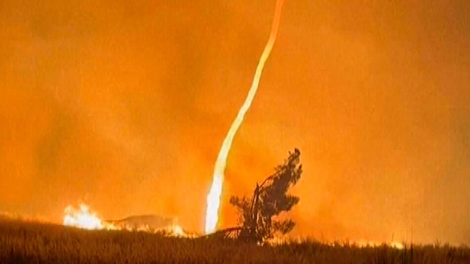 Spektakuläres Naturphänomen: Feuertornado wirbelt durch Waldbrand in Portugal