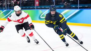 Die Schweizer Eishockey-Nationalmannschaft spielt gegen Schweden.
