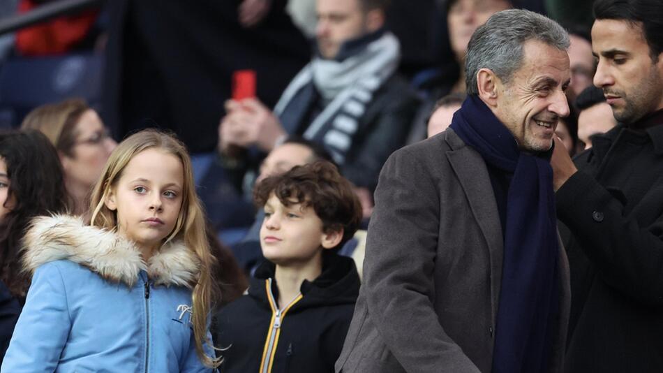 Der ehemalige französische Präsident Nicolas Sarkozy mit seiner jüngsten Tochter Giulia.