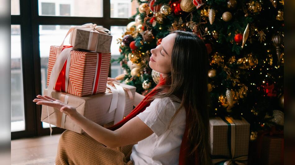 Über diese Last-Minute-Weihnachtsgeschenke freuen sich Mode-Fans unterm Baum.