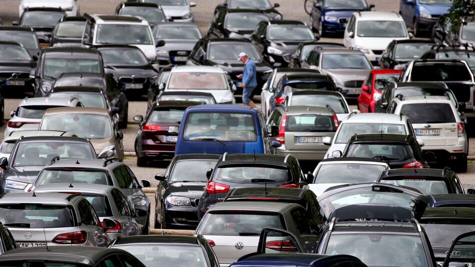 Autos auf einem Parkplatz