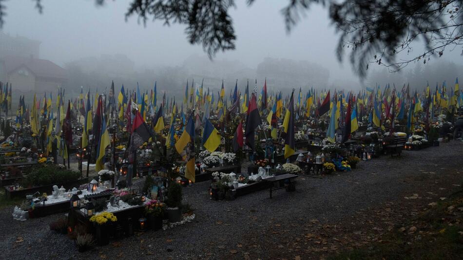 Soldatenfriedhof in der Ukraine