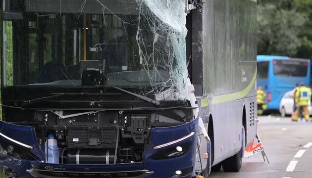 Oberbayern: Zweitklässler stirbt bei Bus-Zusammenstoss auf Schulausflug