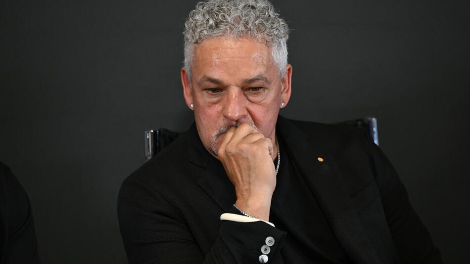 Italiens Fussball-Legende Roberto Baggio während einer Pressekonferenz in Florenz