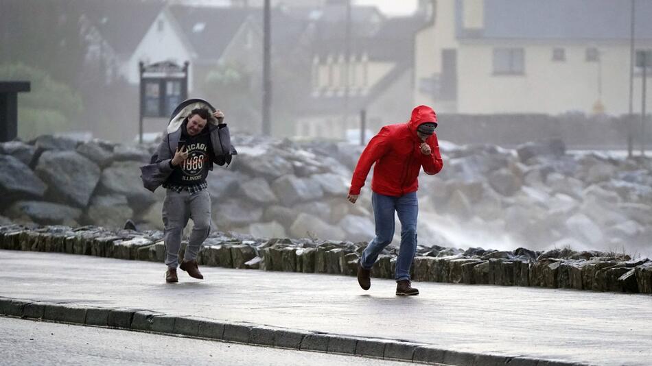 Sturm "Isha" zieht über Irland und Gr0ssbritannien