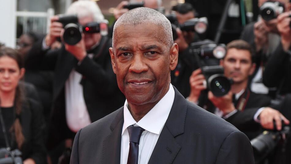 Denzel Washington kam im dunklen Anzug zur Premiere in Cannes. Dort wurde er mit der Goldenen ...