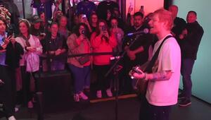 Ed Sheeran überrascht Fans in London