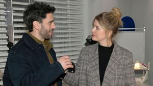 "GZSZ": Alicia (r.) findet in Tobias (l.) das perfekte Handmodel.