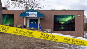 Die Polizei hat das Schulgebäude zwei Tage nach den tödlichen Schüssen in Tumbler Ridge abgesperrt