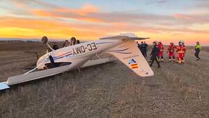 Notlandung kopfüber: Kleinflugzeug überschlägt sich – Pilot nicht verletzt