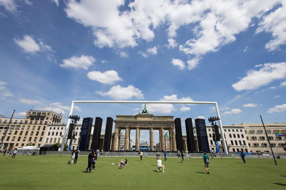 Die Fanzone vor dem Brandenburger Tor in Berlin.