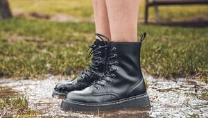 Schwarze Combat Boots sind der perfekte Festivalschuh - vorausgesetzt, sie wurden gut eingelaufen.
