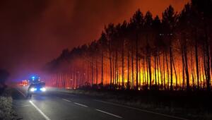 Waldbrand an der Atlantikküste: Tausende Touristen evakuiert