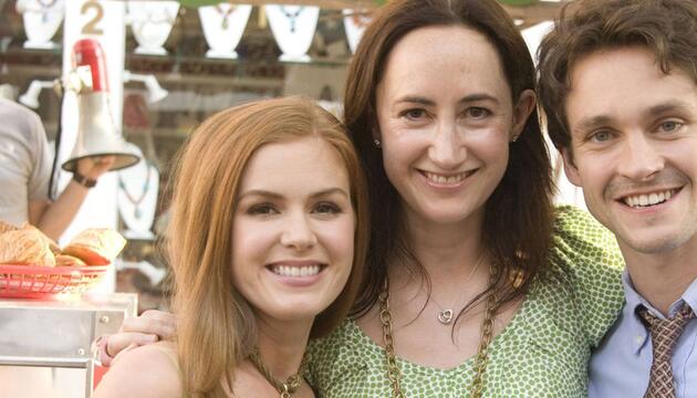 Schauspielerin Isla Fisher (l.) und Autorin Sophie Kinsella am Rande der Dreharbeiten zur ...
