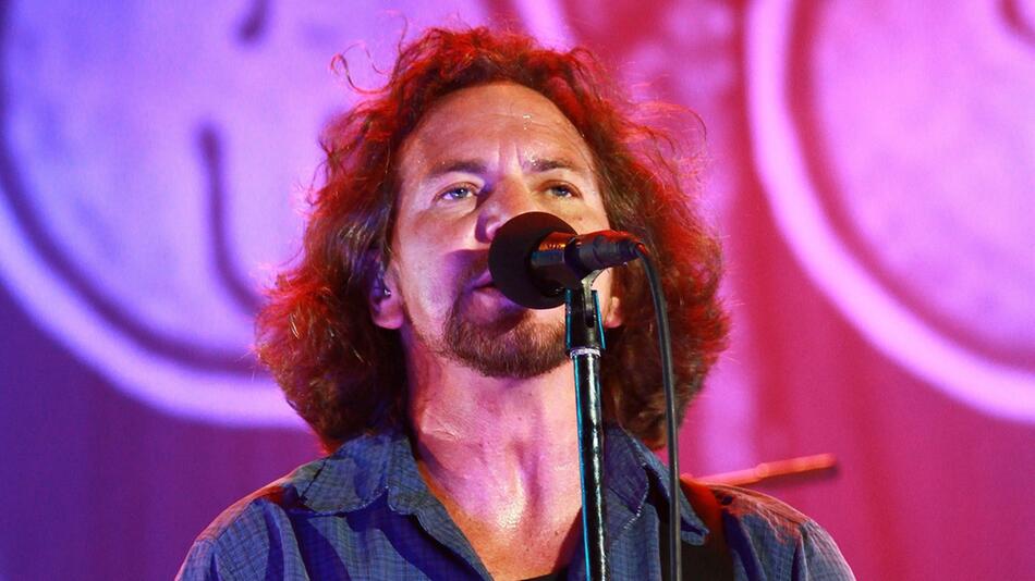 Pearl Jam um Sänger Eddie Vedder melden sich mit neuer Musik zurück.