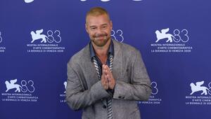 Ricky Martin schritt mit grosser Freude und Dankbarkeit über den roten Teppich in Venedig, um ...