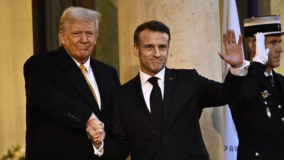 Macron empfängt Trump im Élysée-Palast in Paris