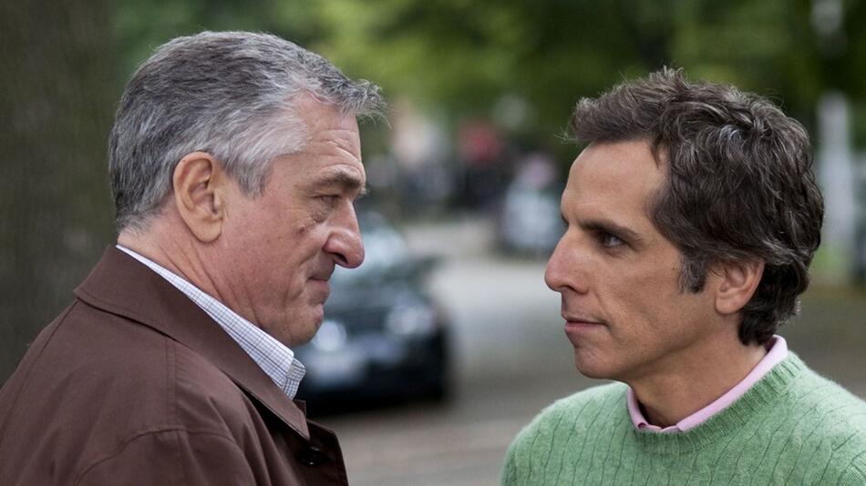 Robert De Niro als Schwiegervater Jack Byrnes mit Ben Stiller als Gaylord Focker in "Meine Frau ...