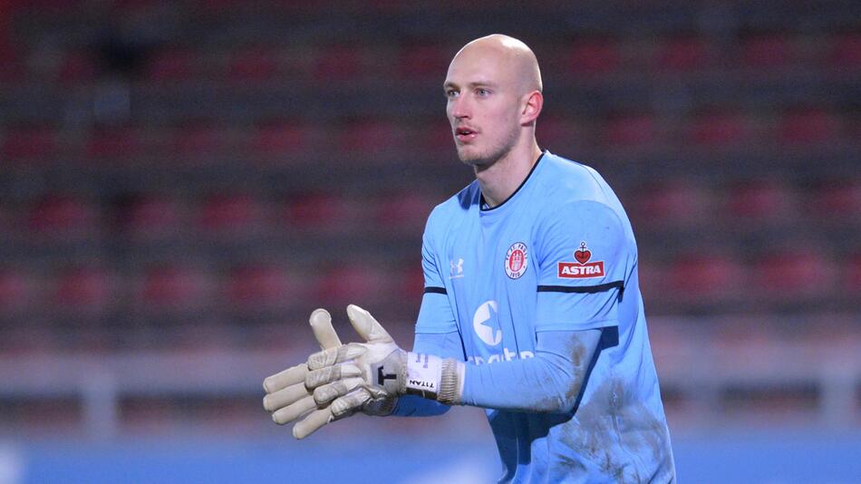 Sven Brodersen im FC St.Pauli Trikot