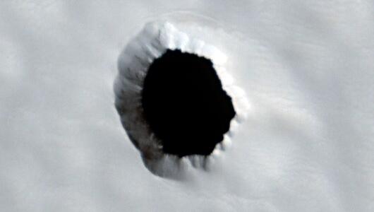 NASA macht spektakuläre Entdeckung: Mysteriöses Loch auf dem Mars gefunden