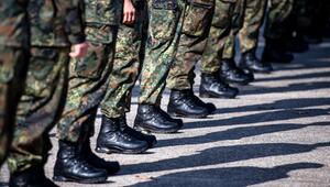 Soldaten der Bundeswehr stehen auf dem Appellplatz