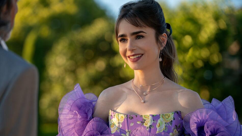 Lily Collins verkörpert Emily Cooper.