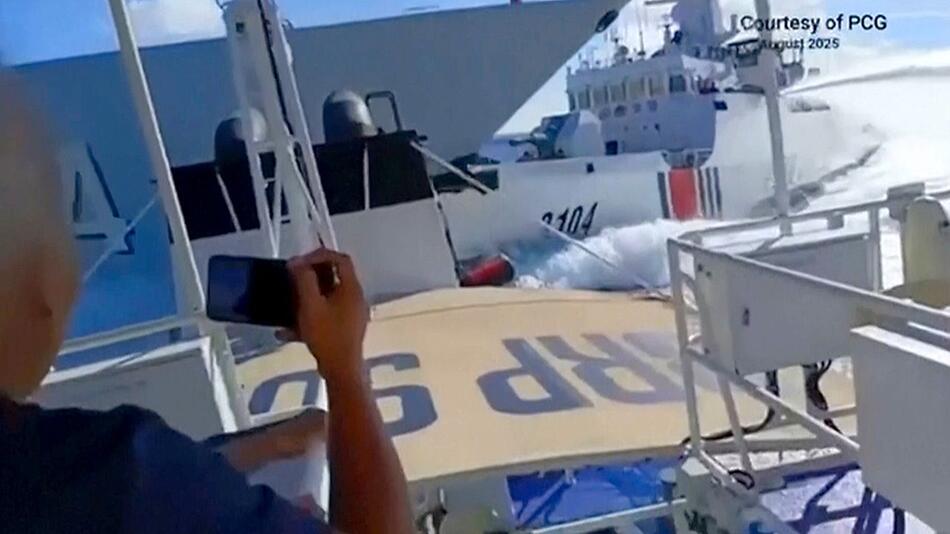 Panne bei Blockade-Manöver: Chinesische Schiffe kollidieren im Südchinesischen Meer