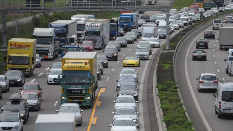 Stau auf der A8