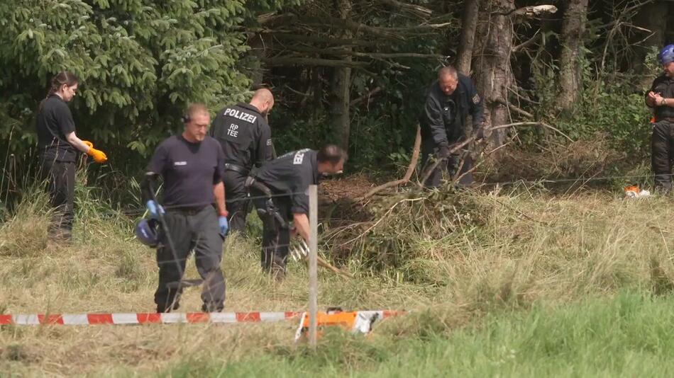 Zusammenhang mit Dreifachmord? Nach Leichenfund Hoffnung auf Klarheit
