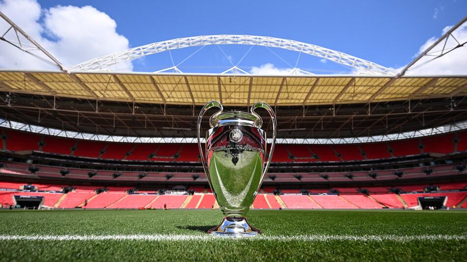 Auf dem heiligen Rasen des Londoner Wembley Stadiums spielen am Samstag Borussia Dortmund und ...