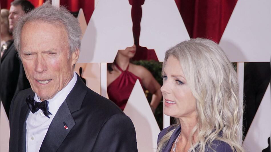 Clint Eastwood und Christina Sandera lernten sich 2014 kennen.