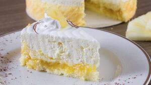 Ein kühles Stück Torte direkt aus dem Kühlschrank ist an heissen Tagen die schönste Erfrischung.
