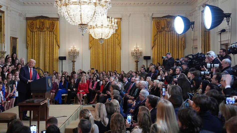 Trump will Trans-Mädchen von Schulwettkämpfen ausschliessen