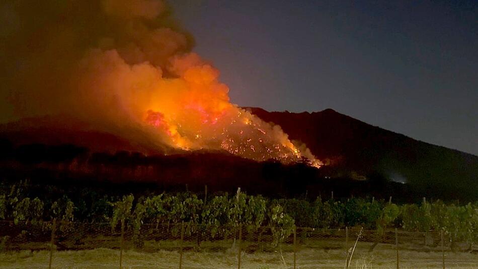 Inferno an beliebten Tourismusziel: Italien sperrt Vulkan Vesuv