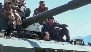 Raketen, Pistolen und Panzer: Kim Jong Un zeigt Tochter Nordkoreas Militär