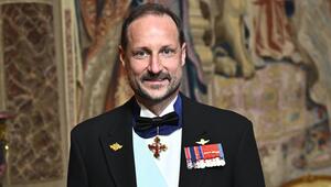König Haakon hat sein erstes Parlamentsdinner als Monarch abgehalten.