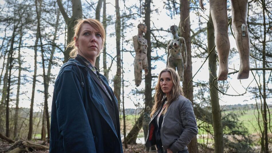 "Polizeiruf 110: Böse geboren": Melly (Lina Beckmann, l.) und Katrin (Anneke Kim Sarnau) finden ...